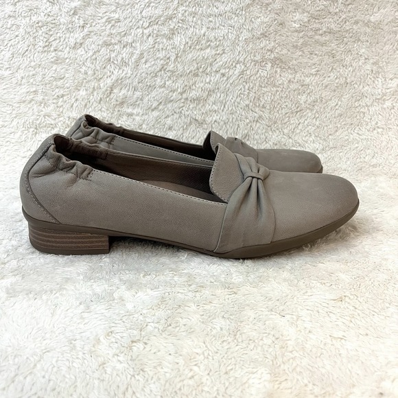Dansko Karen Loafers Womens Sz 40 (US 9.5-10) Bow Slipon Nubuck Leather Taupe‎ - Picture 1 of 7